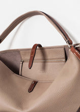 Load image into Gallery viewer, Pretty Grooming Bag
