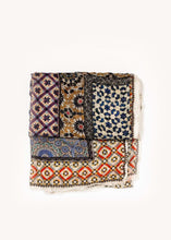 Load image into Gallery viewer, Compostella Scarf
