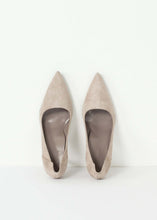 Load image into Gallery viewer, Camoscio Heel
