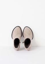 Load image into Gallery viewer, Camoscio Zip Heel
