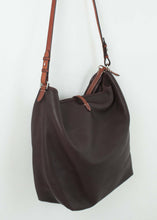 Load image into Gallery viewer, Pretty Grooming Bag

